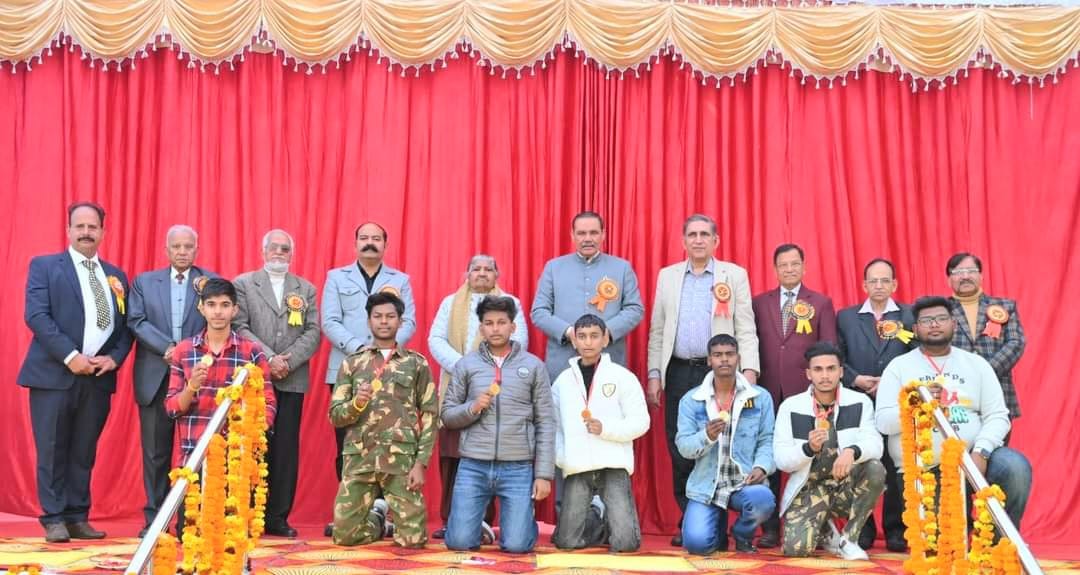 Annual prize distribution function of DAV Senior Secondary School Hoshiarpur concluded
